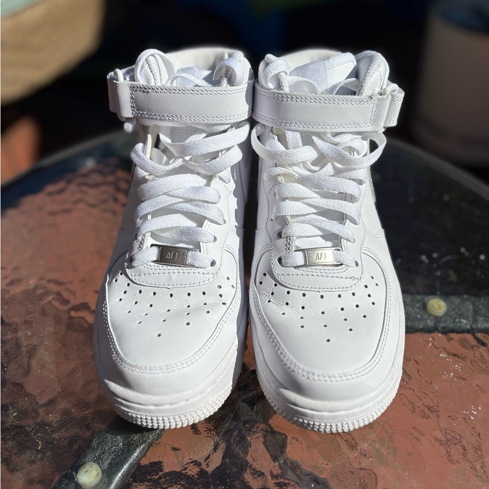 Nike Air Force 1 Mid in White - 7.5 W